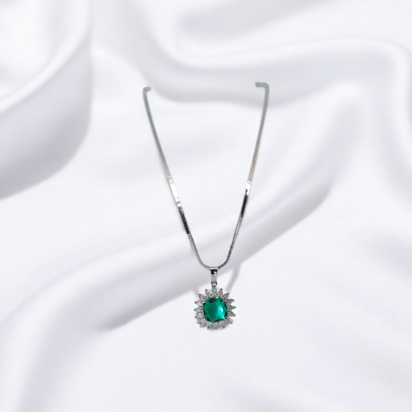 Solara Crest Green Necklace