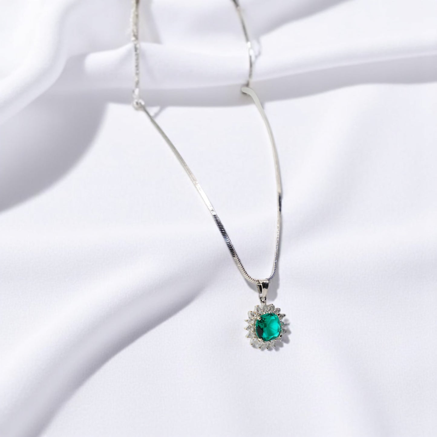 Solara Crest Green Necklace