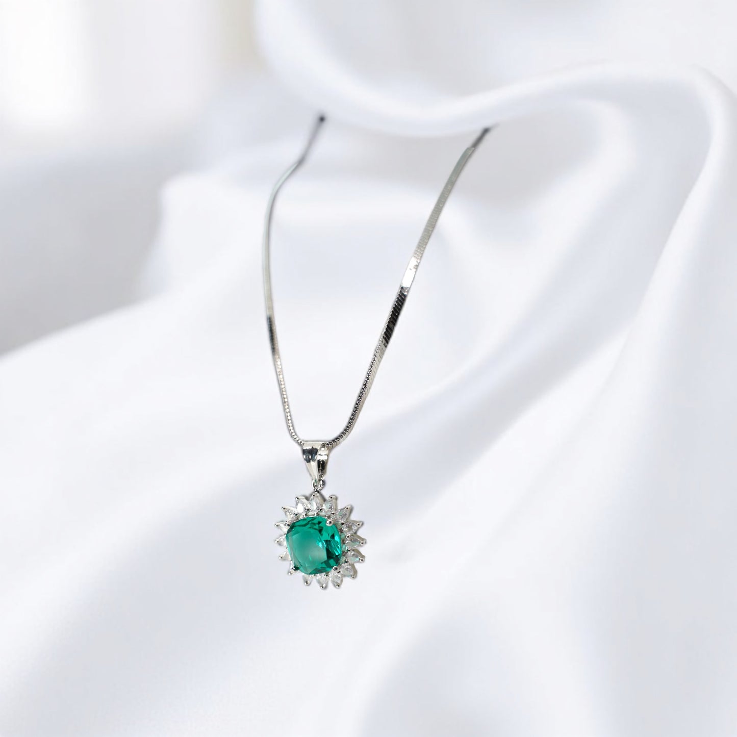 Solara Crest Green Necklace