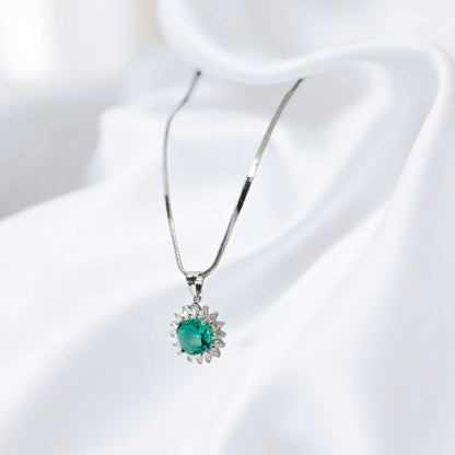 Solara Crest Green Necklace