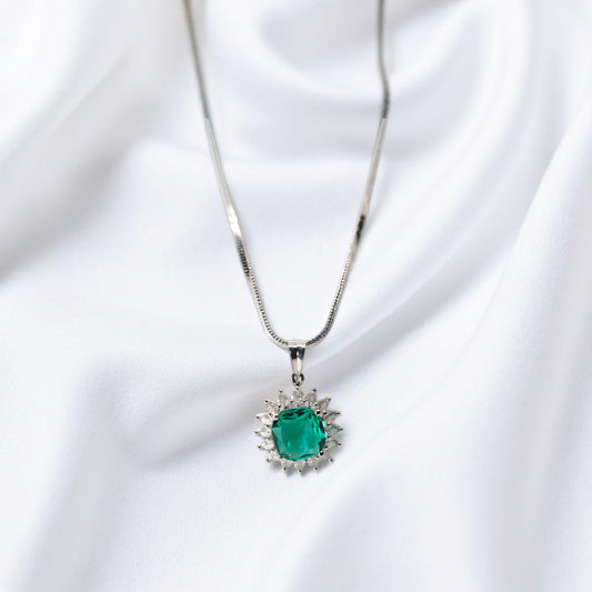 Solara Crest Green Necklace